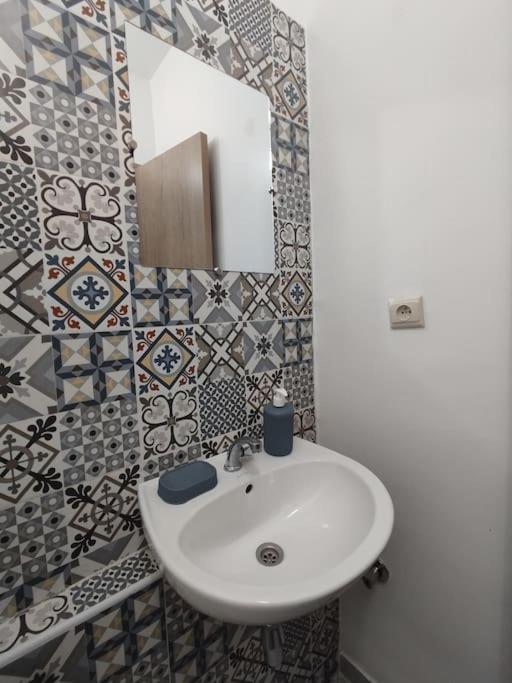 Appartement Elegant 2br - 3 Min To Anza Beach, Cozy Beds Agadir